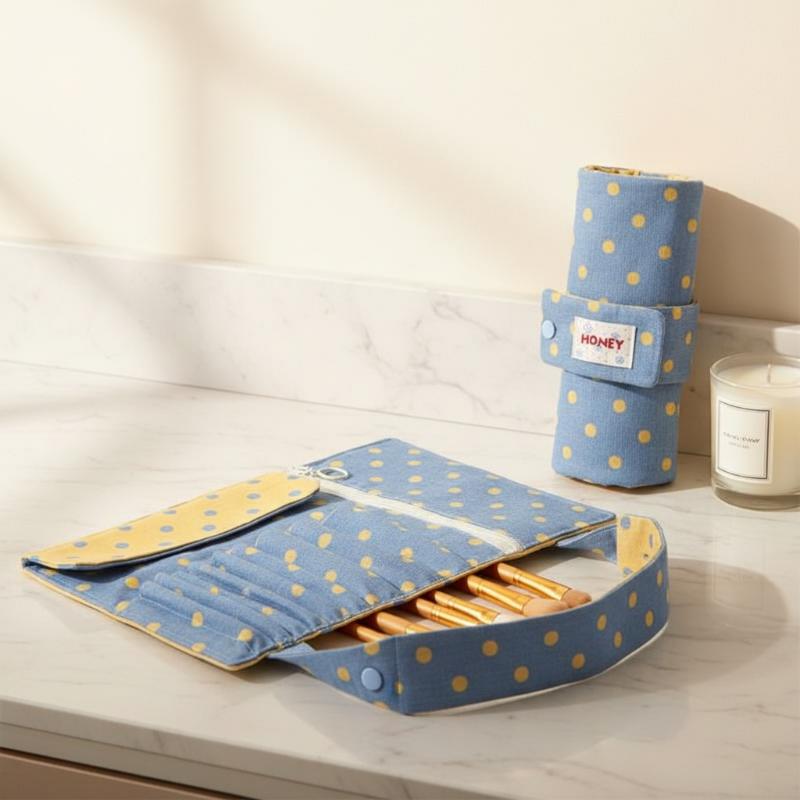 Vintage Polka Dot Roll Up Penc - огляд і ціна Makeup Organizer