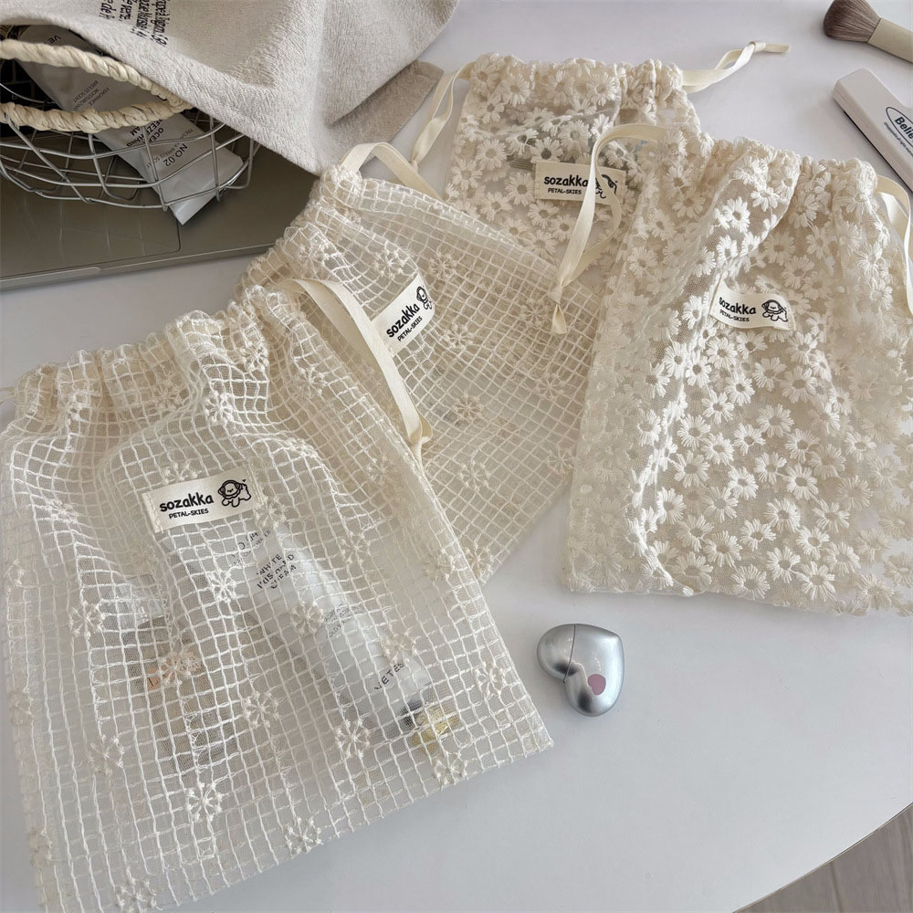 Lace Embroidered Daisy Mesh Dr - огляд і ціна Makeup Organizer