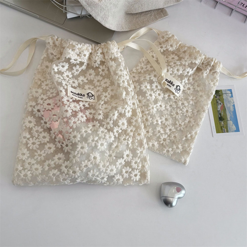 Lace Embroidered Daisy Mesh Dr - огляд і ціна Makeup Organizer