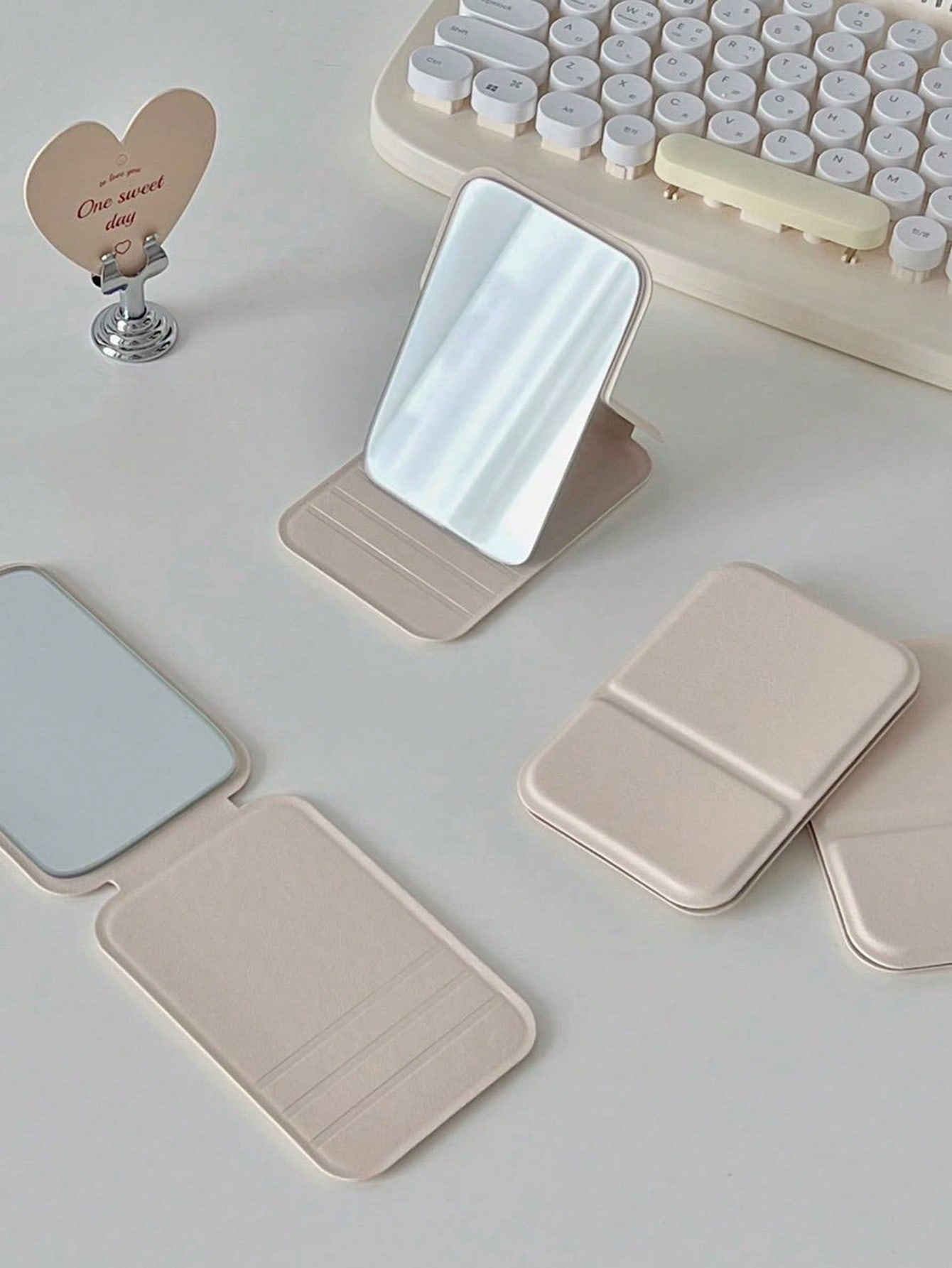 Portable Folding Mini Makeup M - огляд і ціна Beauty Of Makeup